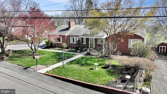 5109 RIDGEVIEW DR, Harrisburg, PA 17112