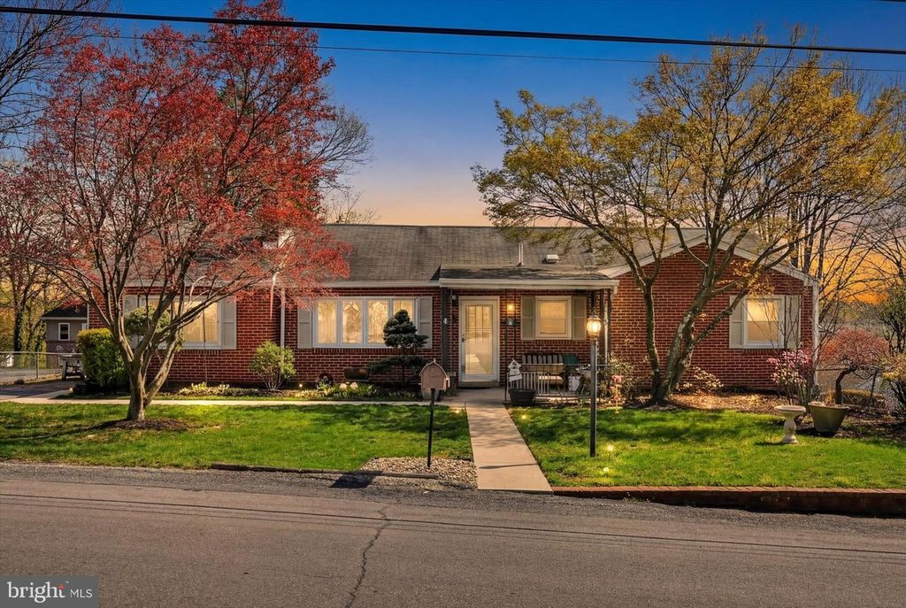 5109 RIDGEVIEW DR, Harrisburg, PA 17112