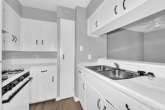 1200 Carolyn Ct 19, Houston, TX 77338