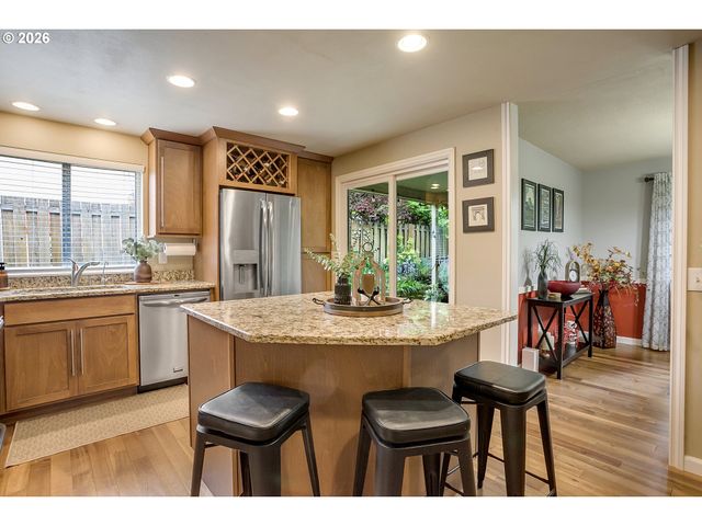 7165 Sw SORRENTO Rd, Beaverton, OR 97008
