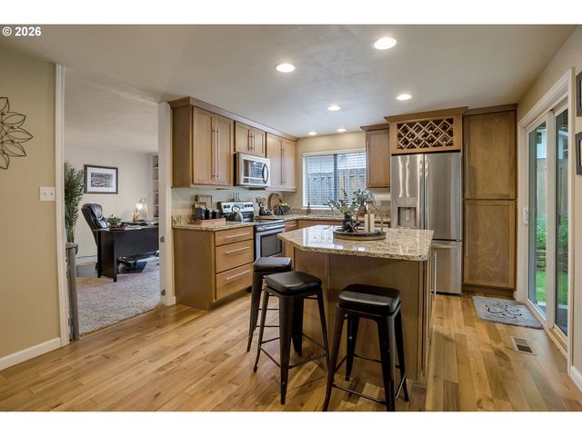 7165 Sw SORRENTO Rd, Beaverton, OR 97008