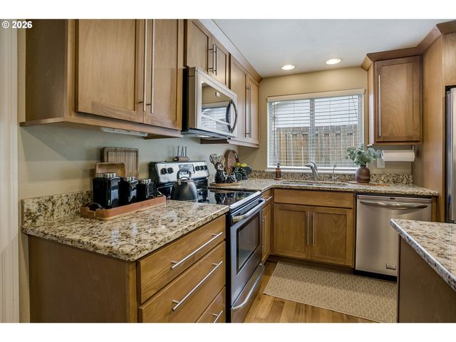 7165 Sw SORRENTO Rd, Beaverton, OR 97008