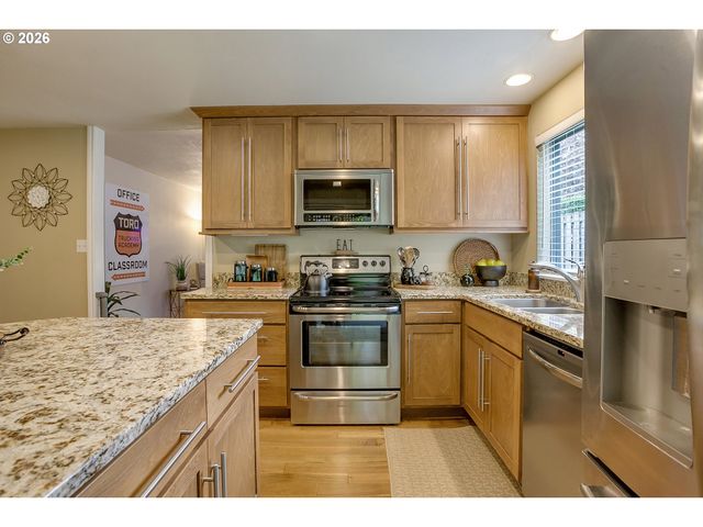 7165 Sw SORRENTO Rd, Beaverton, OR 97008