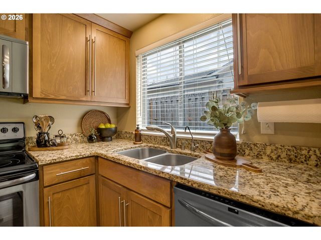 7165 Sw SORRENTO Rd, Beaverton, OR 97008
