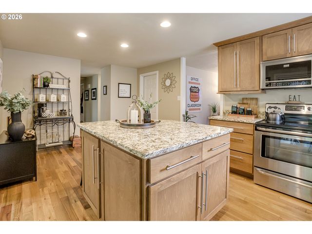 7165 Sw SORRENTO Rd, Beaverton, OR 97008