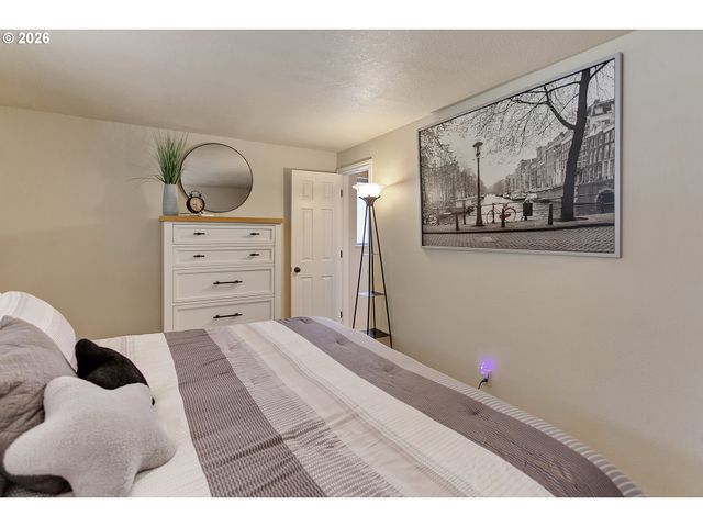 7165 Sw SORRENTO Rd, Beaverton, OR 97008