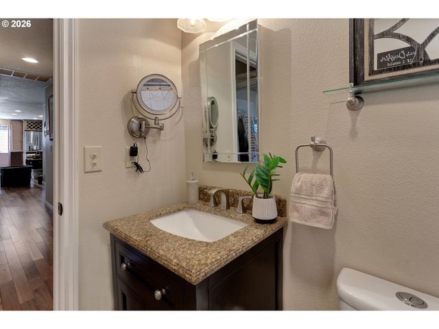 7165 Sw SORRENTO Rd, Beaverton, OR 97008