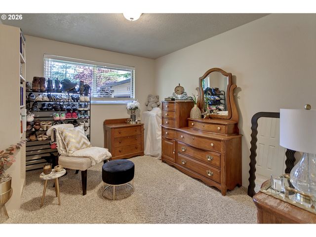 7165 Sw SORRENTO Rd, Beaverton, OR 97008