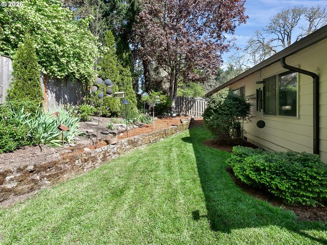 7165 Sw SORRENTO Rd, Beaverton, OR 97008