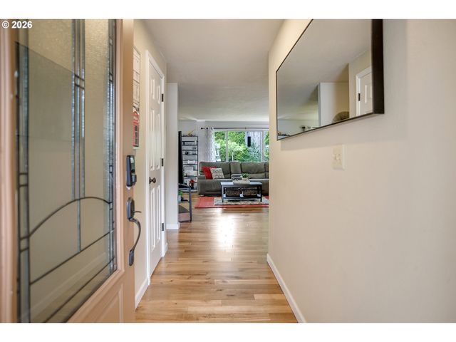 7165 Sw SORRENTO Rd, Beaverton, OR 97008