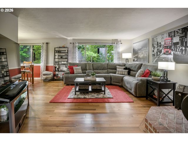 7165 Sw SORRENTO Rd, Beaverton, OR 97008