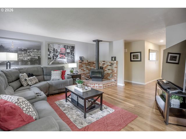 7165 Sw SORRENTO Rd, Beaverton, OR 97008