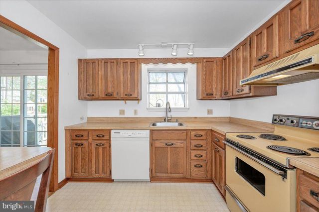 1300 HOLLIBEN RD, Severna Park, MD 21146