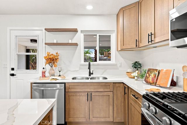 27176 Hibiscus, Highland, CA 92346