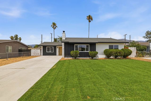 27176 Hibiscus, Highland, CA 92346