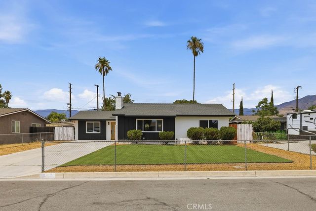 27176 Hibiscus, Highland, CA 92346