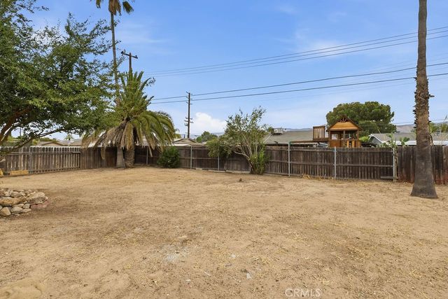 27176 Hibiscus, Highland, CA 92346