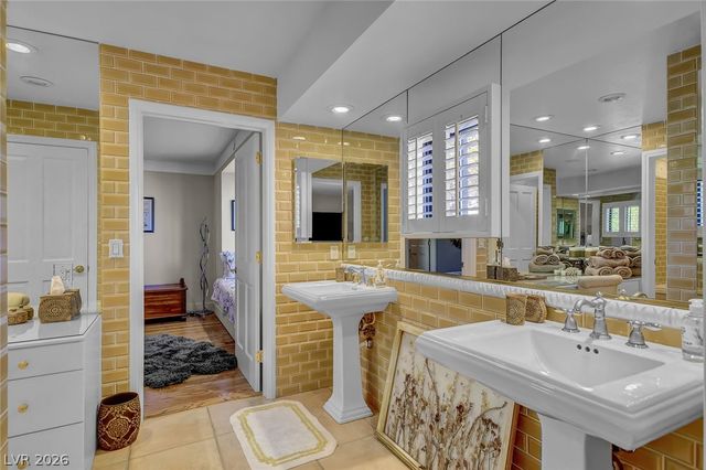 24 Quail Run Road, Henderson, NV 89014