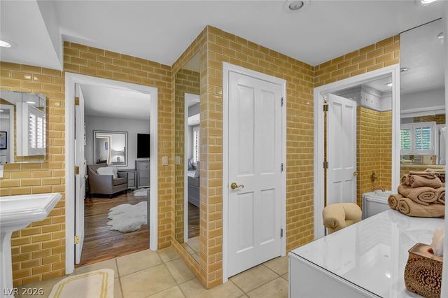24 Quail Run Road, Henderson, NV 89014