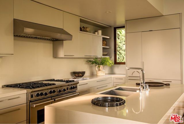 3218 Maplewood Avenue, Los Angeles, CA 90066