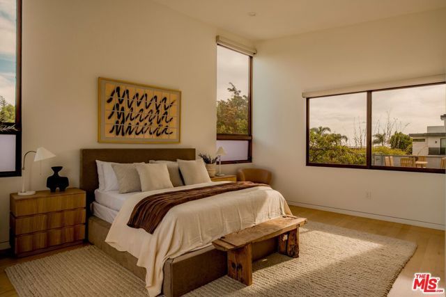 3218 Maplewood Avenue, Los Angeles, CA 90066