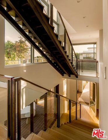 3218 Maplewood Avenue, Los Angeles, CA 90066