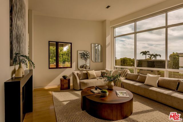 3218 Maplewood Avenue, Los Angeles, CA 90066