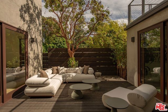 3218 Maplewood Avenue, Los Angeles, CA 90066