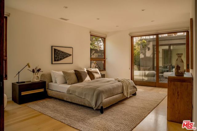 3218 Maplewood Avenue, Los Angeles, CA 90066