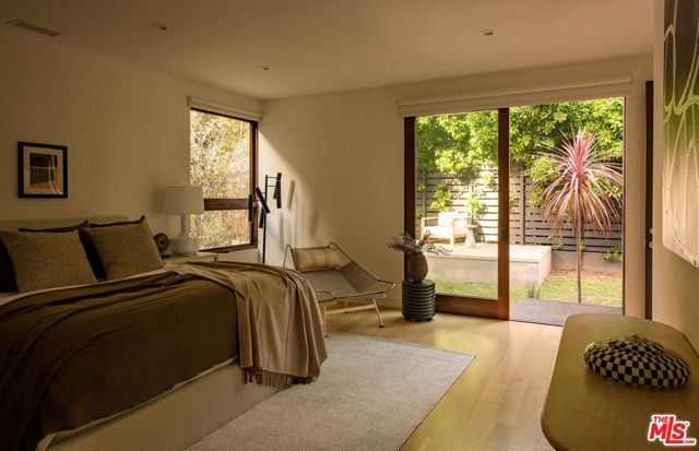 3218 Maplewood Avenue, Los Angeles, CA 90066