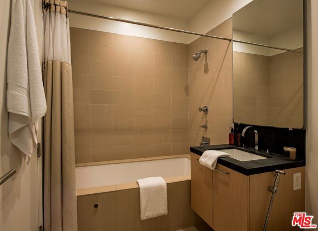 3218 Maplewood Avenue, Los Angeles, CA 90066