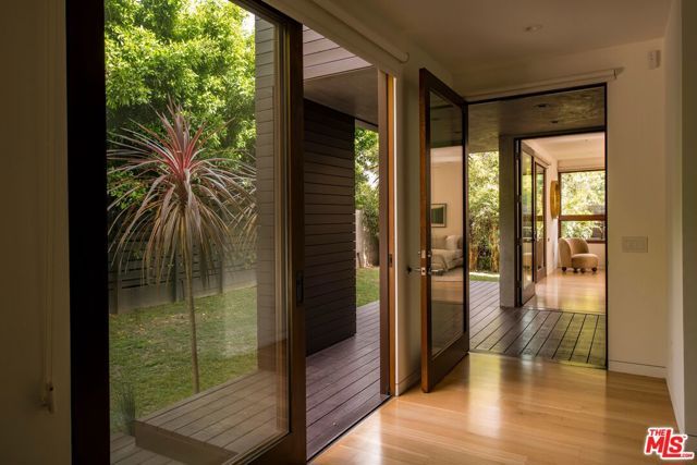 3218 Maplewood Avenue, Los Angeles, CA 90066