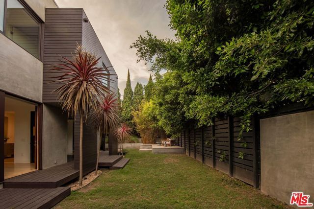 3218 Maplewood Avenue, Los Angeles, CA 90066