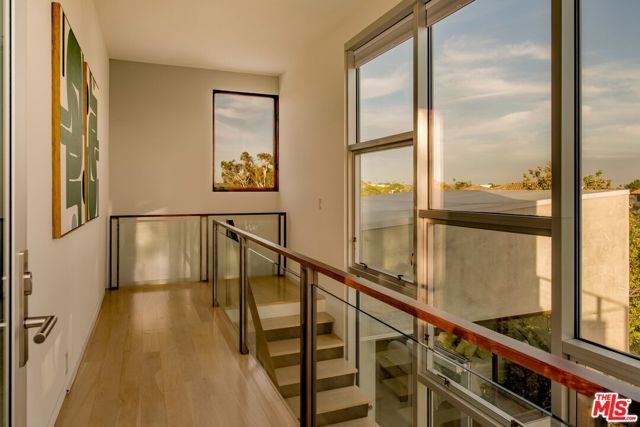 3218 Maplewood Avenue, Los Angeles, CA 90066