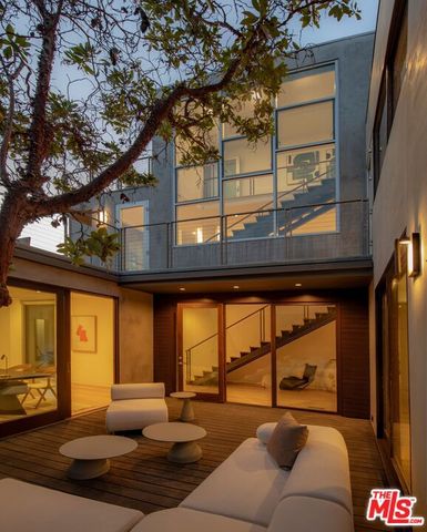 3218 Maplewood Avenue, Los Angeles, CA 90066