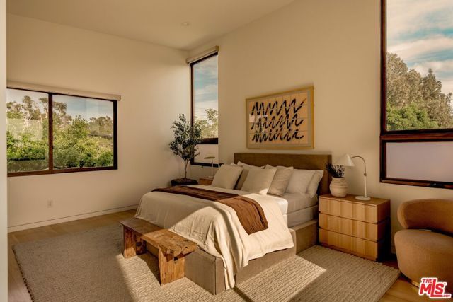 3218 Maplewood Avenue, Los Angeles, CA 90066