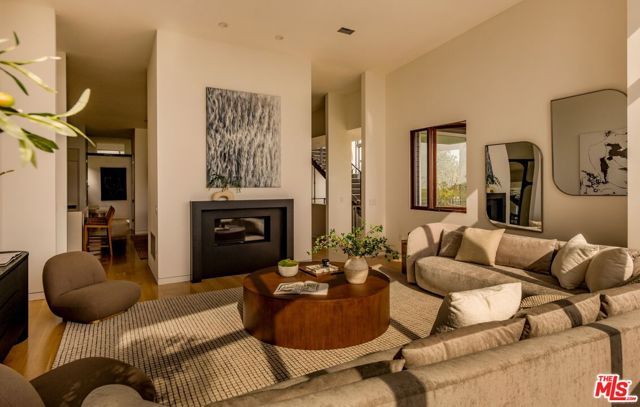 3218 Maplewood Avenue, Los Angeles, CA 90066