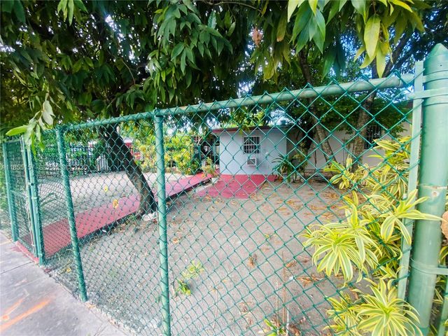 8355 NW 32nd Avenue, Miami, FL 33147