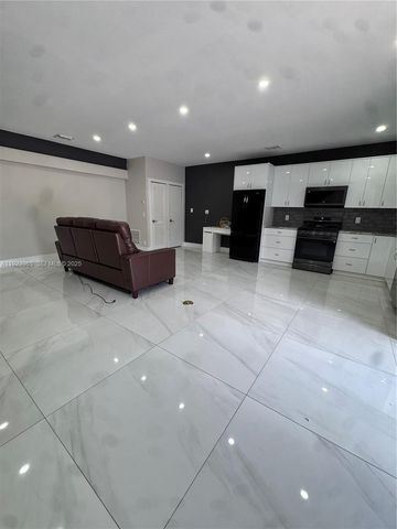 755 N Crescent Dr B, Hollywood, FL 33021