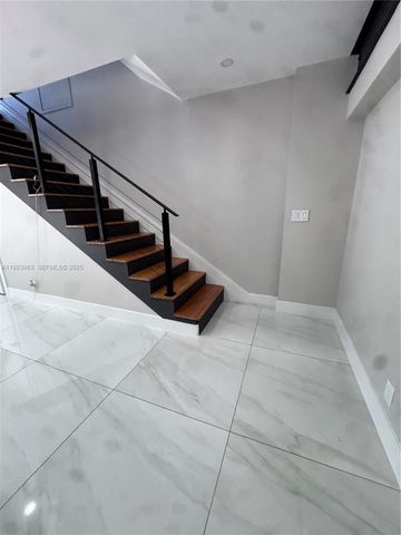 755 N Crescent Dr B, Hollywood, FL 33021