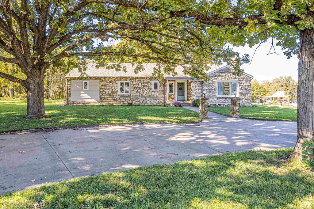 205 S Bridge Street, Enterprise, KS 67441