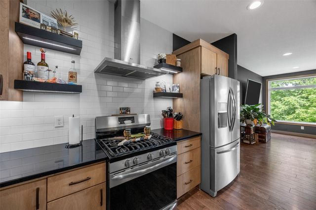 3061 Dell Ridge Lane, Hiawatha, IA 52233