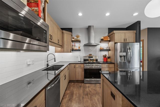 3061 Dell Ridge Lane, Hiawatha, IA 52233