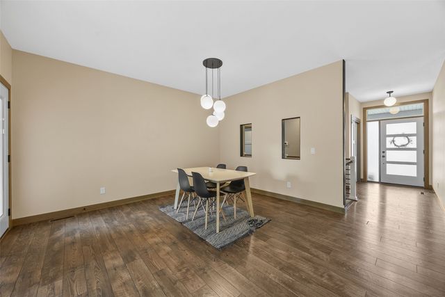 3061 Dell Ridge Lane, Hiawatha, IA 52233
