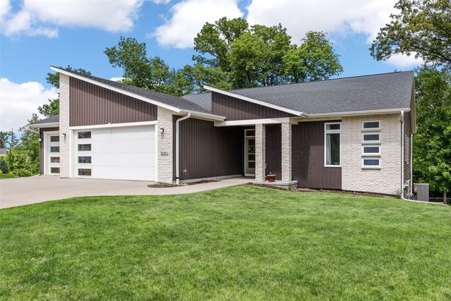 3061 Dell Ridge Lane, Hiawatha, IA 52233
