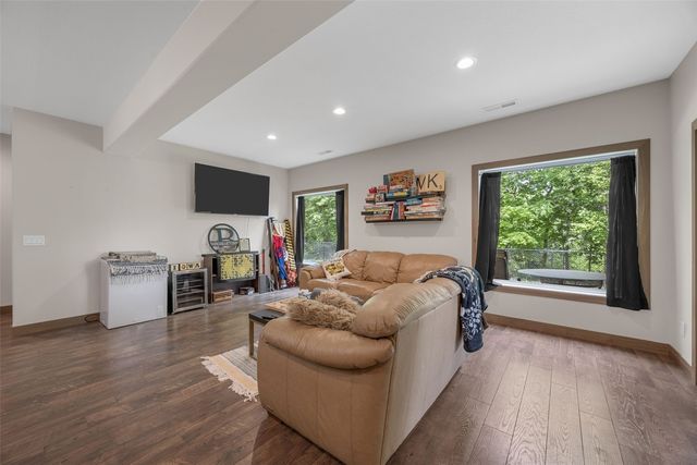 3061 Dell Ridge Lane, Hiawatha, IA 52233