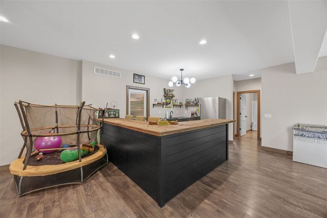 3061 Dell Ridge Lane, Hiawatha, IA 52233