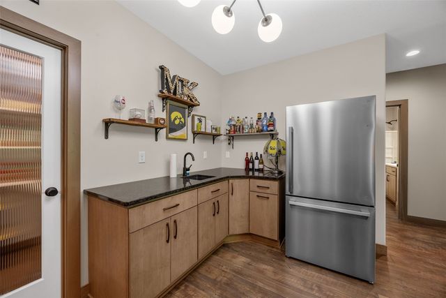 3061 Dell Ridge Lane, Hiawatha, IA 52233