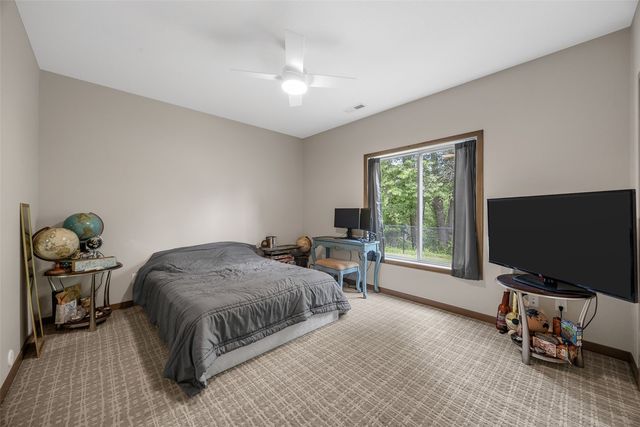 3061 Dell Ridge Lane, Hiawatha, IA 52233