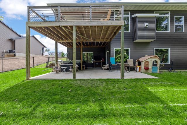 3061 Dell Ridge Lane, Hiawatha, IA 52233